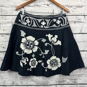 Bandolino Petite Black w/ Large White Floral Embroidery Flare Skirt‎ [Size 10P]